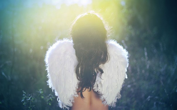 Ты увидишь, что она ангел, только когда она повернётся к тебе спиной… но будет уже поздно.