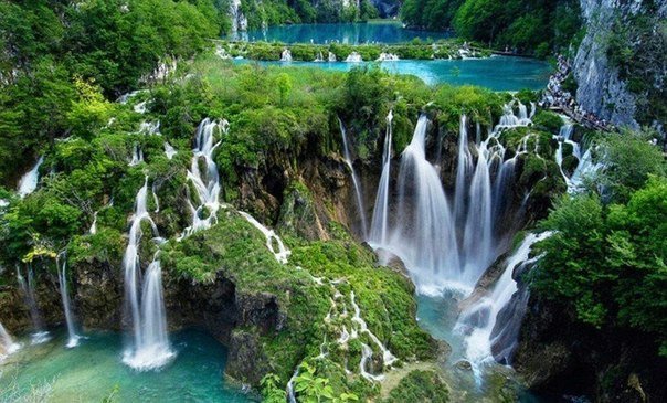 Плитвицкие озёра — национальный парк в Хорватии.