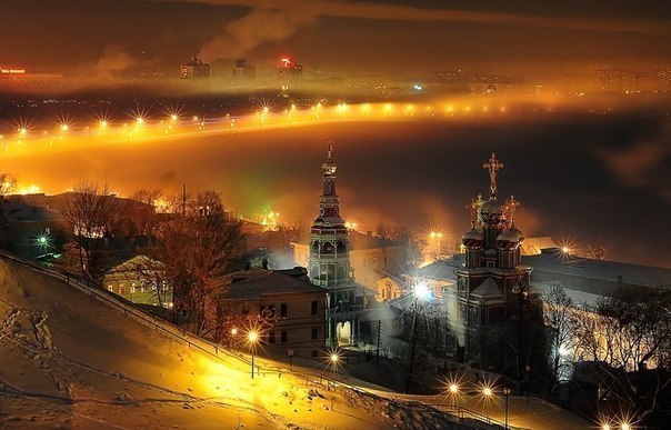 Зимняя ночь в Нижнем Новгороде, Россия.