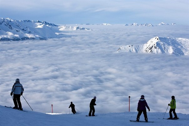 Море тумана в Альпах близ Аросы, Швейцария, 30 января 2012 г