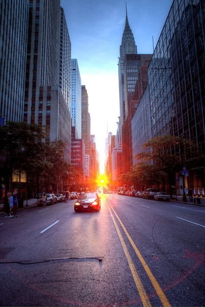 Вчера в Нью-Йорке был первый день Манхэттенхэджа 2013. Это когда солнце на закате совпадает с геометрией улиц города
