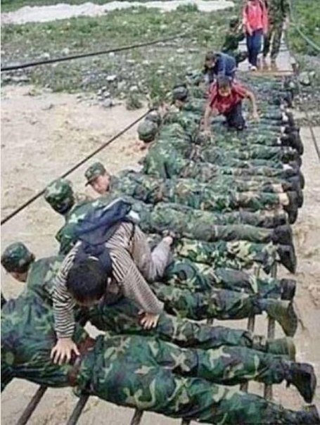 Армия Китая во время наводнения в прошлом году