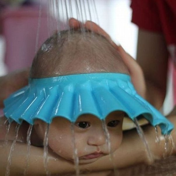 Шапочка для мытья головки малыша.