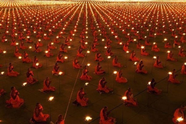 100 000 монахов молятся за мир на нашей планете!