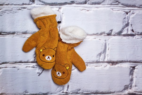 Милые варежки - кролики, шапки и шарфы - панды согреют и поднимут настроение в холодную зимнюю погоду! http://admos-shop.ru/catalog/folder-platki-sharfy-zap..Варежки Мишка Тедди
