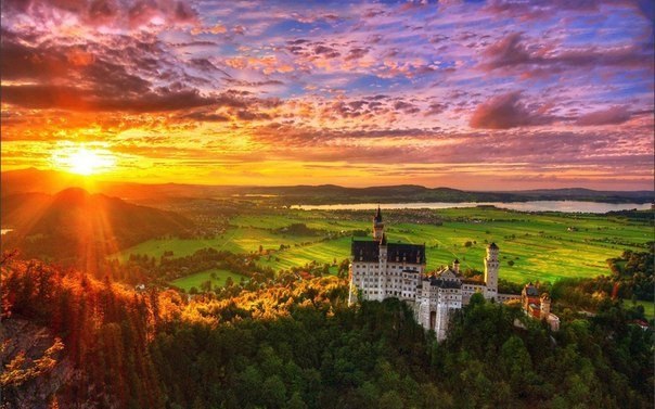 Замок Neuschwanstein и его окрестности, Бавария.